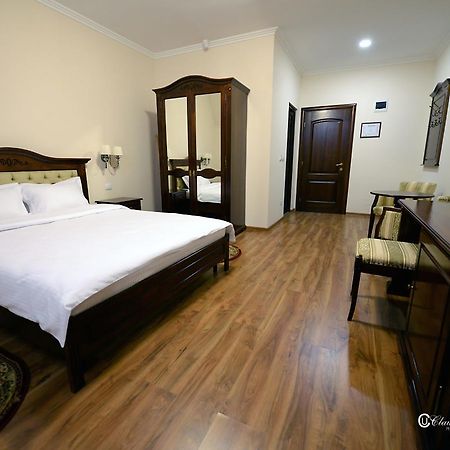 Hotel Dallas Негрешти-Оаш Экстерьер фото