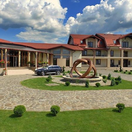 Hotel Dallas Негрешти-Оаш Экстерьер фото